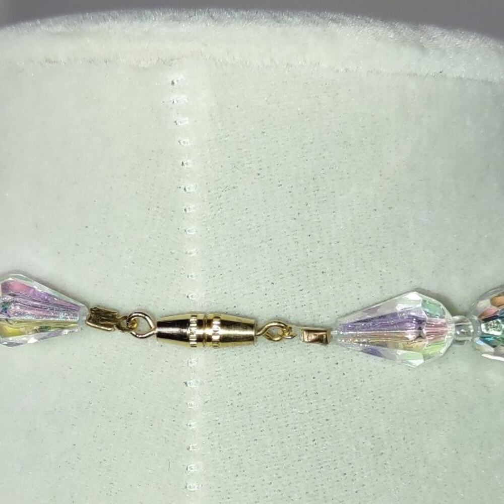 Vintage Plastic Aurora Borealis Teardrop Faceted 24" Necklace With Screw Clasp - Picture 7 of 9